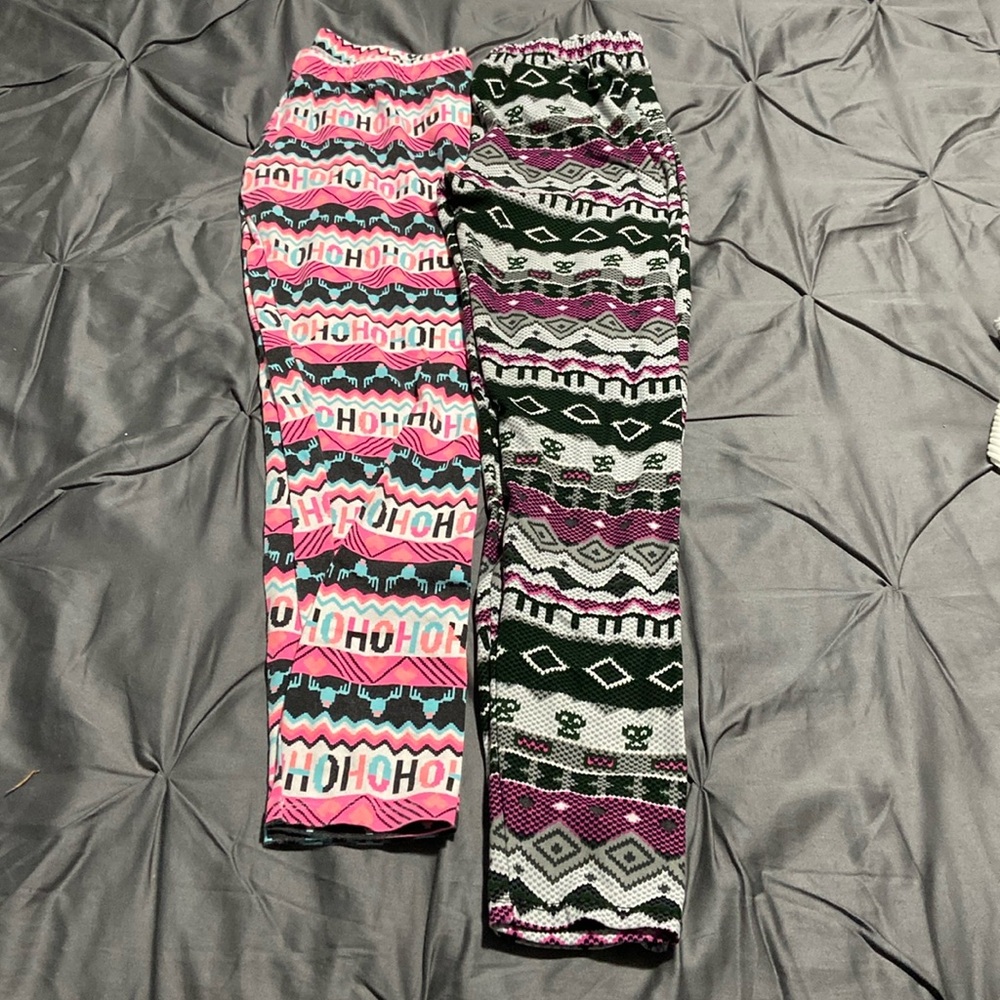 2 pair of Christmas stretch pants. Multi colors. Size M & a one size fits (m-l)